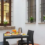 Guesthost - Center Ztl Lovely Apartman Ferrara