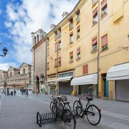 Guesthost - Center Ztl Lovely Apartman Ferrara