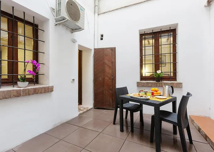 Apartament Guesthost - Center Ztl Lovely Ferrara