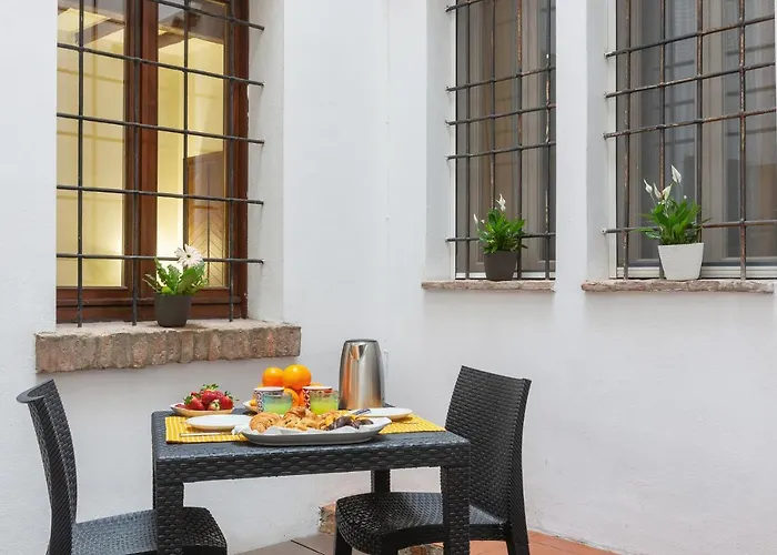 Guesthost - Center Ztl Lovely Apartament Ferrara