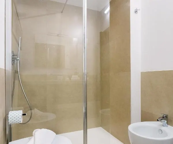 Guesthost - Center Ztl Lovely Apartament Ferrara