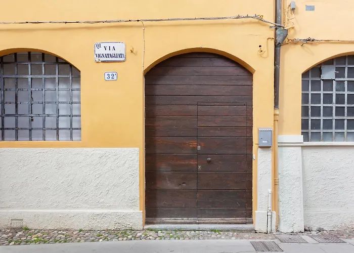 Guesthost - Center Ztl Lovely