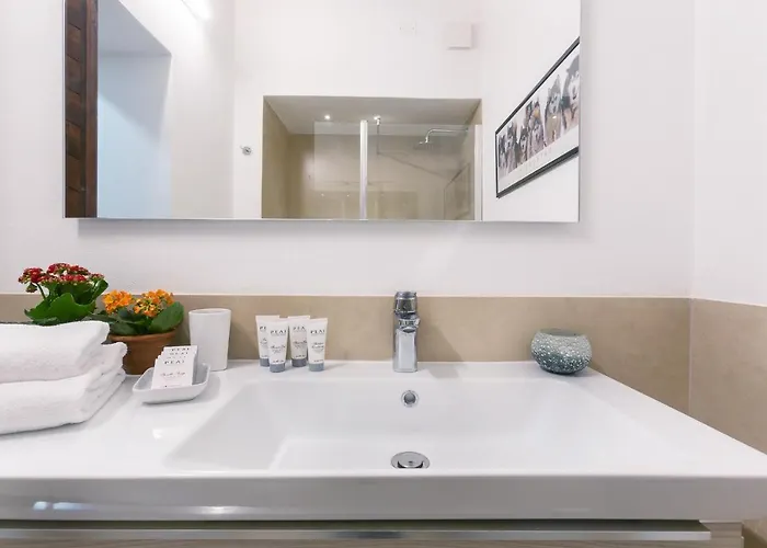 Guesthost - Center Ztl Lovely Apartament Ferrara