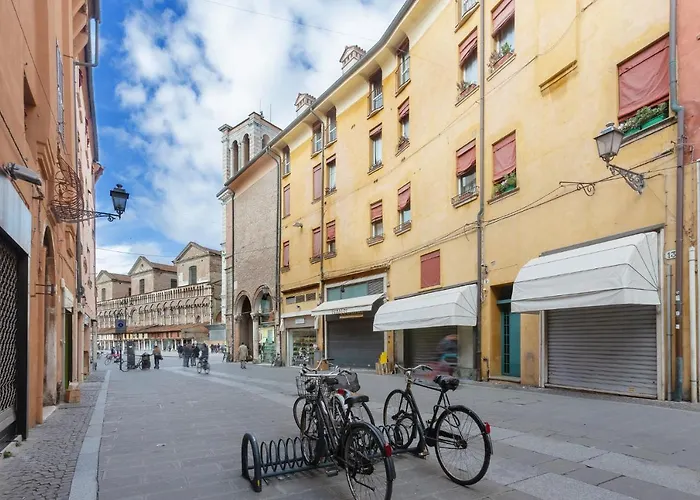 Guesthost - Center Ztl Lovely Apartment Ferrara